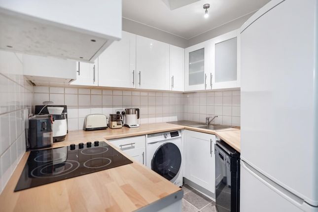 Flat 13 Mantle Court, 209-211, Mantle Road, London photo 4
