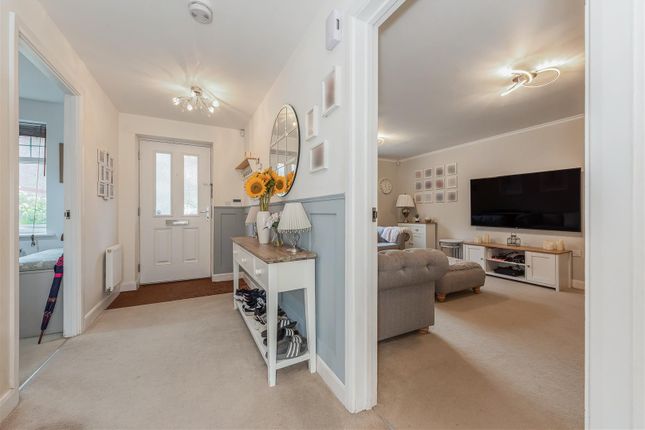 1, Markwells Walk, Clanfield photo 4