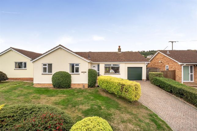 3-bed bungalow on 17, Oak View, Honiton, £425,000