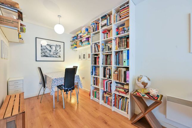 2-bed flat on Highwood Close, East Dulwich, £340,000