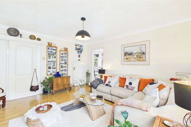 9, Mallards Way, Surrey photo 4
