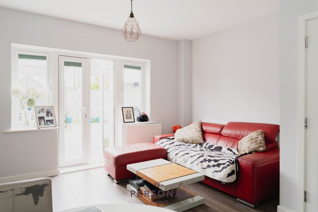 2, Winter Close, Epsom photo 5