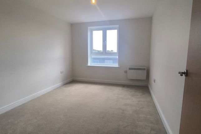 Ovaltine Court, Ovaltine Drive, Kings Langley photo 3