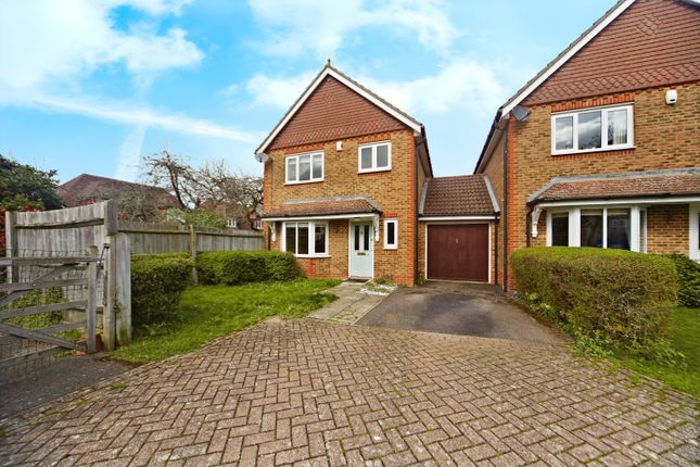 Link-detached house for sale in Rosedale Place, Shirley, Croydon