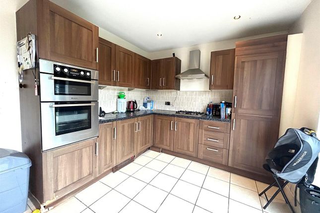 25, Laxey Crescent, Leigh photo 3