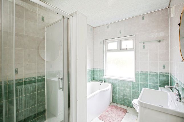 38, Ovenden Way, West Yorkshire photo 4
