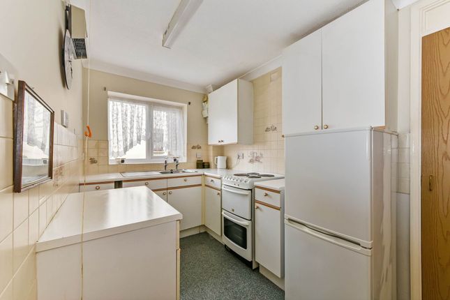 47, Windmill Court, Chichester photo 3