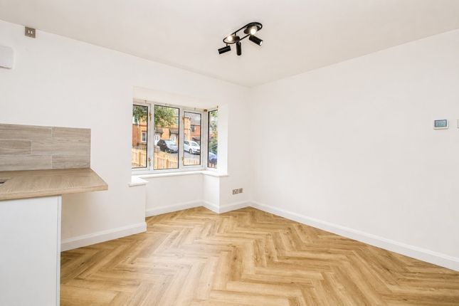 23, Clos Aneurin, Rhydyfelin, Pontypridd photo 4
