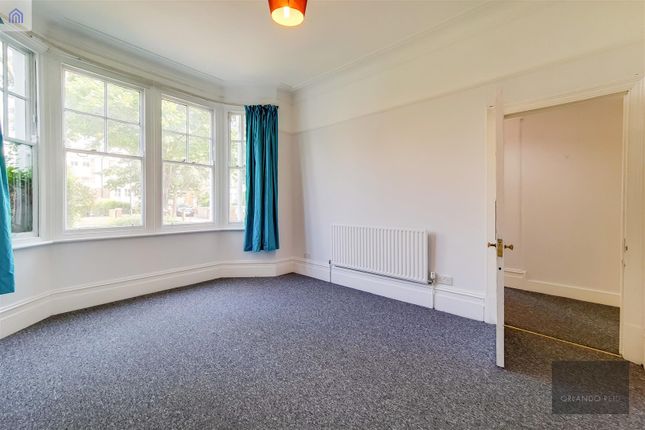 122, Rodenhurst Road, London photo 4