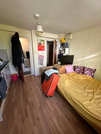 Studio to rent in Angell Road, London