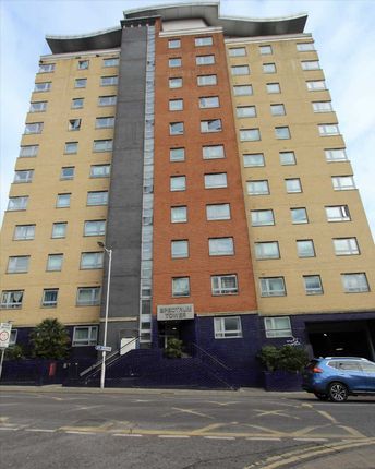 Thumbnail Flat for sale in Hainault Street, Ilford