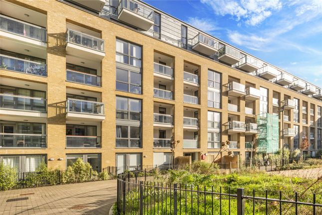 Flat for sale in Packington Square, Islington