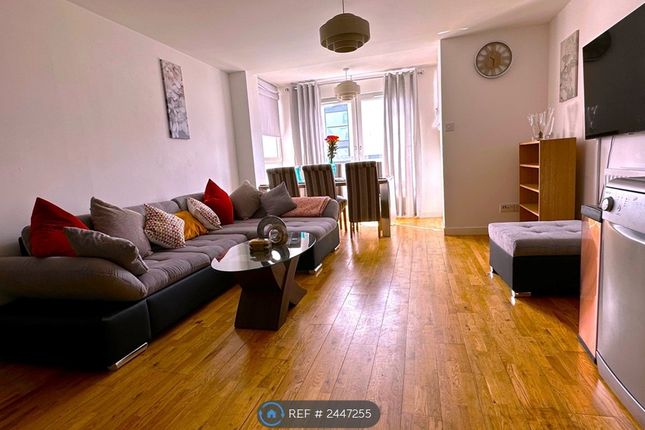 Living Room / Sitting And Dining Areas
