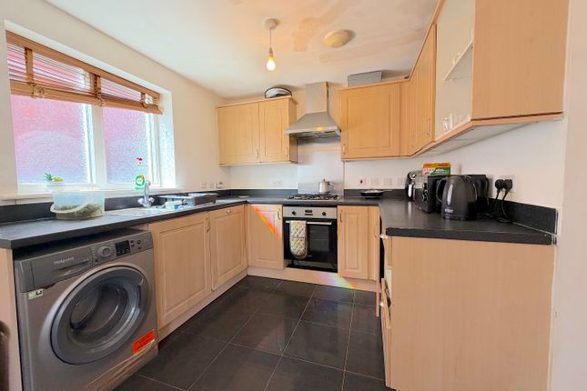 22, Rakegate Close, Wolverhampton photo 3