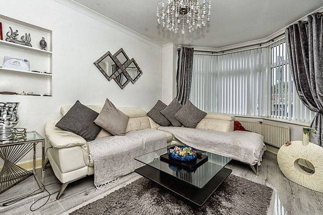 Spectacular Five / Six Bedroom Semi Detached House Available For Sale Located On Austin Road In Luton