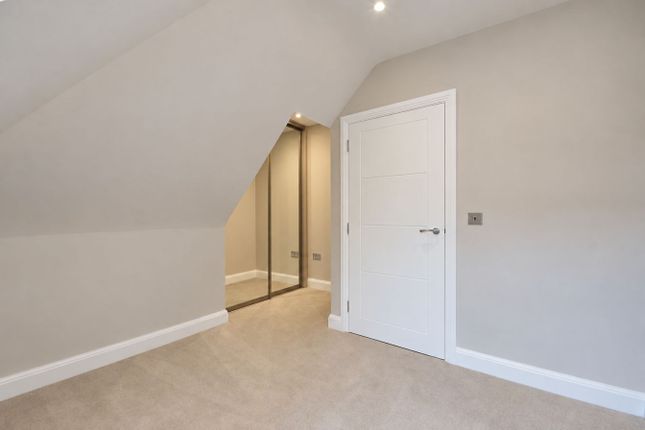 Baker Street, Weybridge photo 5
