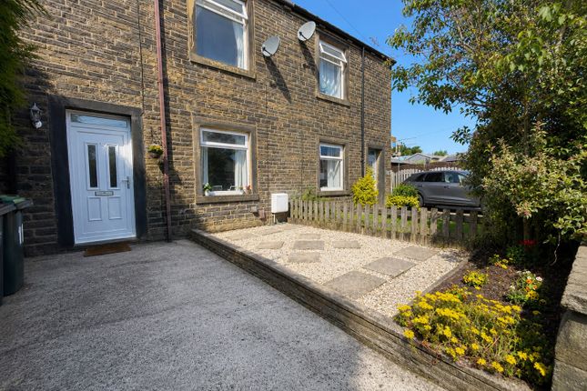 11, Moor Close Lane, Bradford photo 2