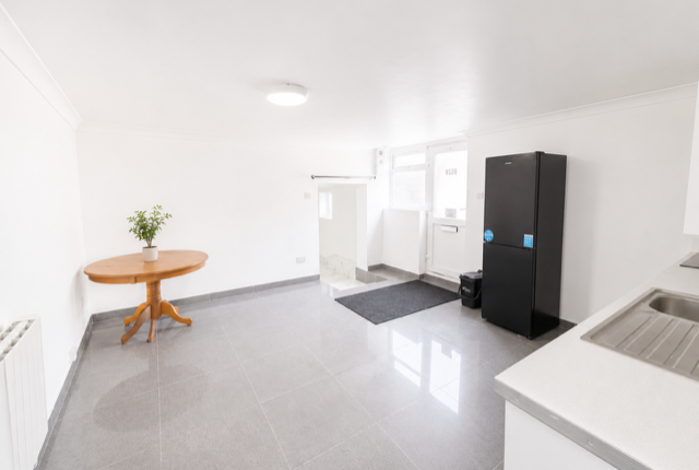 852B, Oxford Road, Reading photo 2
