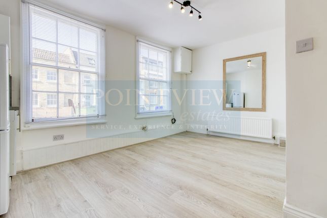Flat to rent in Deptford High Street, London