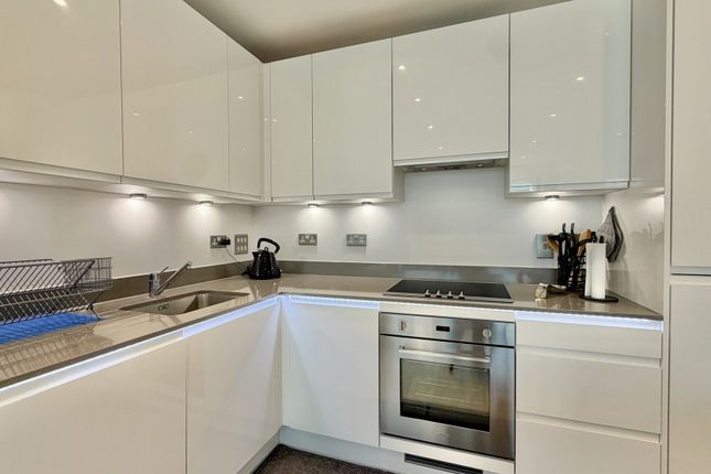 Flat 7 Abbotsford Court 3, Park Royal, Greater London photo 5