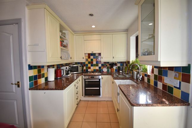 17 Woodbrook, High Peak photo 4