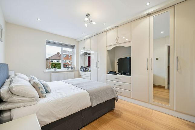 55 Durley Avenue, Pinner photo 4