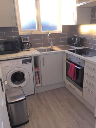 Thumbnail Room to rent in Chestnut Grove, Mitcham
