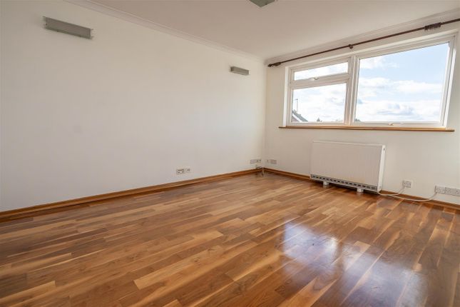 11 Tern Court, Tern Way, Brentwood photo 2