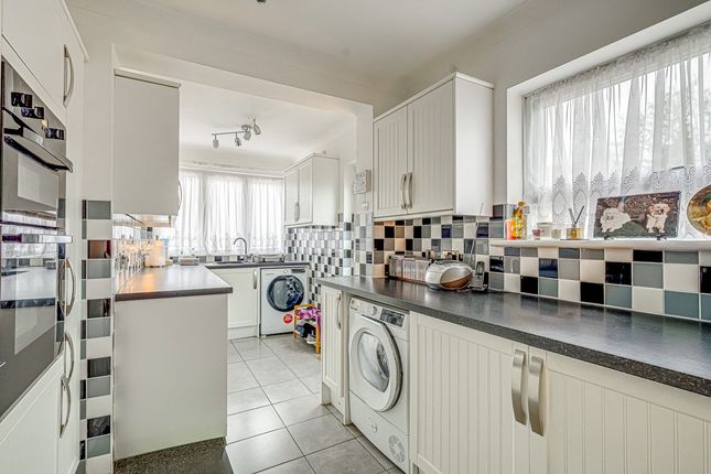 12, Briarwood Close, Leigh-on-sea photo 4