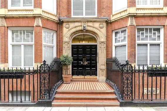 Thumbnail Property to rent in Montagu Mansions, London
