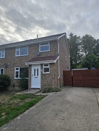 Spacious 3 Bedroom, Two Bathroom House In Broadstone With A Huge Garden. Long Term Let, Ideal For A Family Due To School Catchment Area