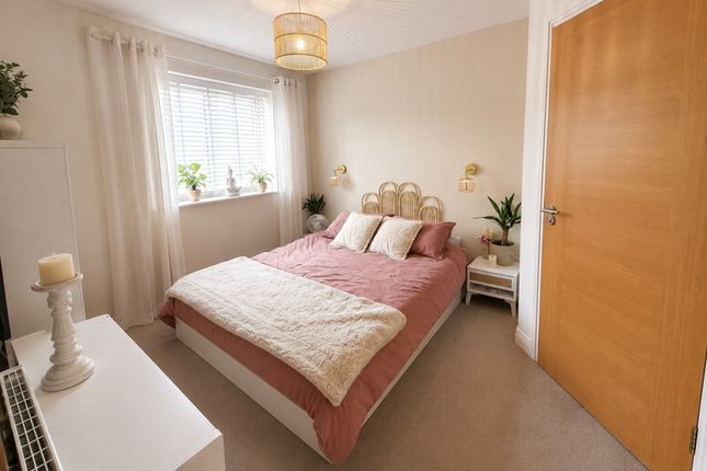 126, Brookwood Farm Drive, Woking photo 4