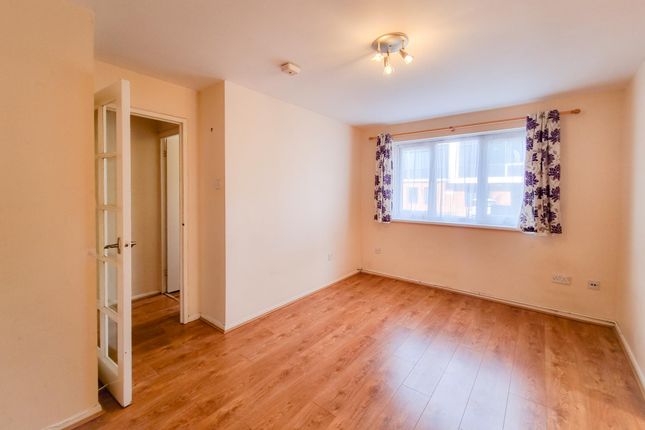 82, Southwold Road, Watford photo 2
