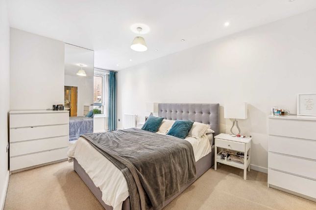 Flat for sale in Old Devonshire Road, London