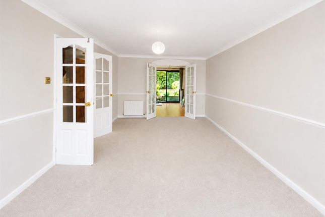 24, Thurnham Way, Tadworth photo 4