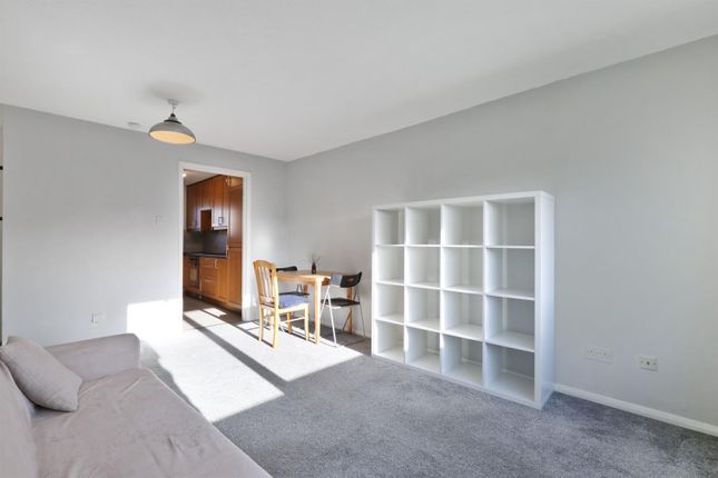 30, Mirlees Court, 50 Coldharbour Lane, London photo 3