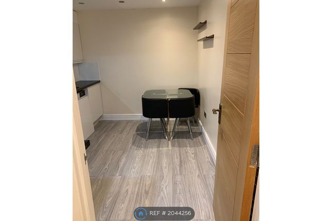 Flat to rent in Blue Anchor Lane, London