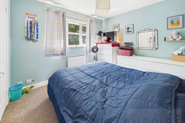 22 Olivier Road, Crawley photo 3