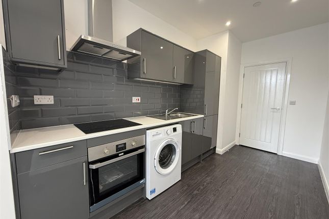 Flat 102, Spectrum House, 27 East Parade, Bradford photo 2