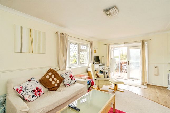 30 Copse View, Lakeside,, Vinnetrow Road, Chichester photo 2