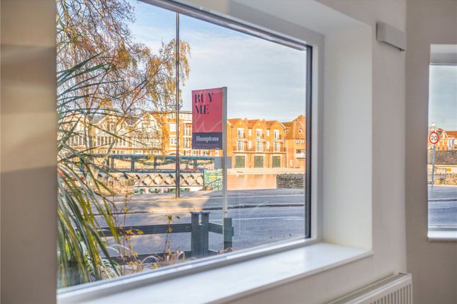 Thumbnail Flat for sale in Barry Avenue, Windsor, Berkshire