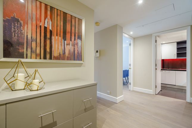 Flat to rent in Circus Apartments, Westferry Circus, London