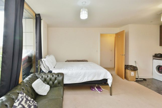 Flat 32, Sapphire House, 315, South Row, MILTON KEYNES photo 4