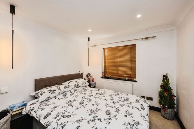 24, Ffordd Taliesin, Swansea photo 4