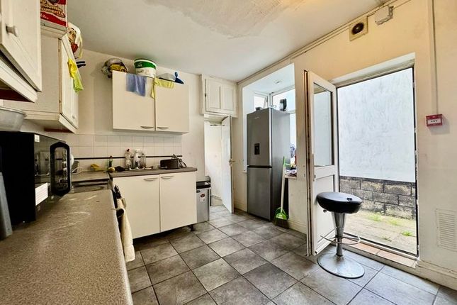 9, Stockwood Crescent, Luton photo 3