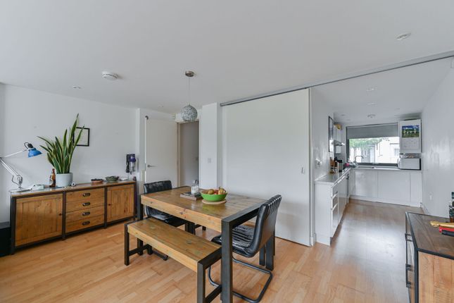 Colwood Gardens, Colliers Wood photo 4