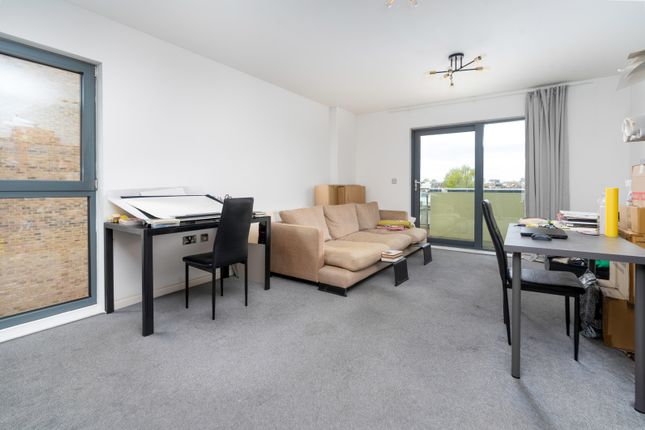 Flat to rent in Lock House, Oval Road