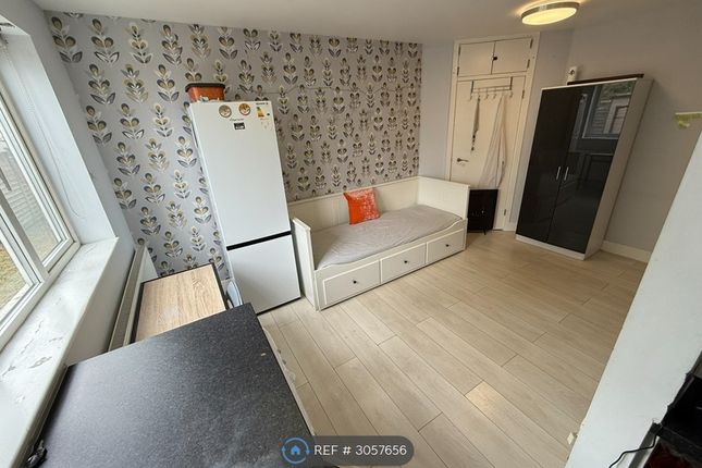 Linden House High Road, London photo 2
