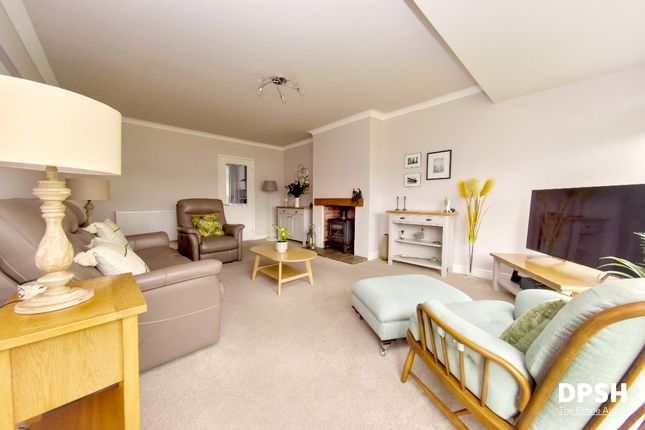 1 Woodkirk Grove, Wakefield photo 3