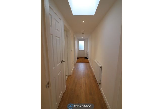A Hornhatch, Chillworth Guildford, Chilworth, Guildford photo 5